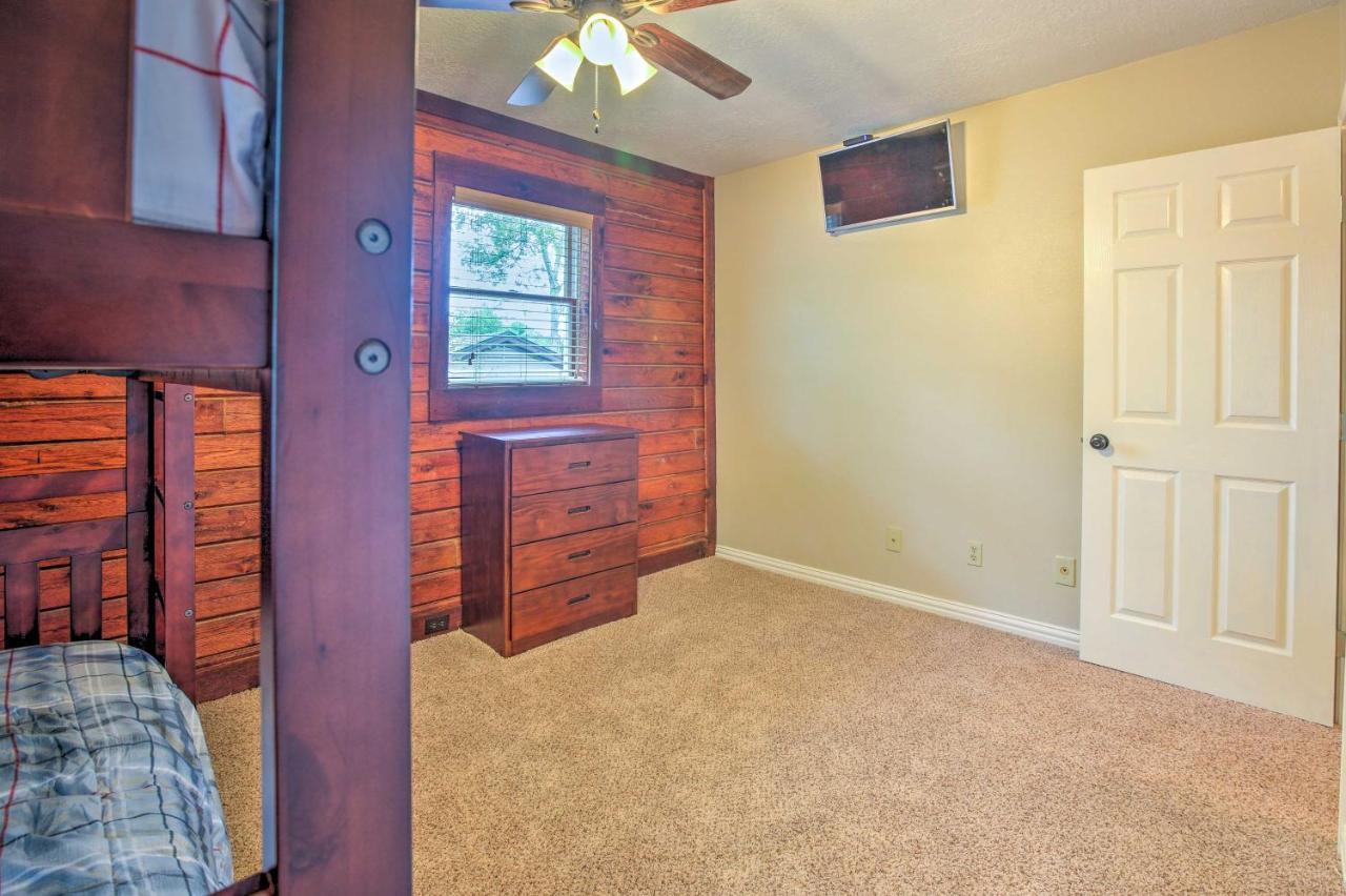 Spacious Kemah Clear Lake Home With Porch And Fire Pit Exterior foto