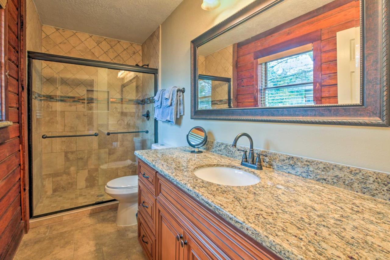 Spacious Kemah Clear Lake Home With Porch And Fire Pit Exterior foto